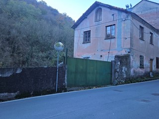 Casa Indipendente in Vendita a Campomorone, 60'000€, 150 m²