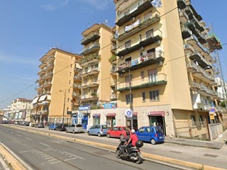 Magazzino in Vendita a Napoli, 400'000€, 1642 m²