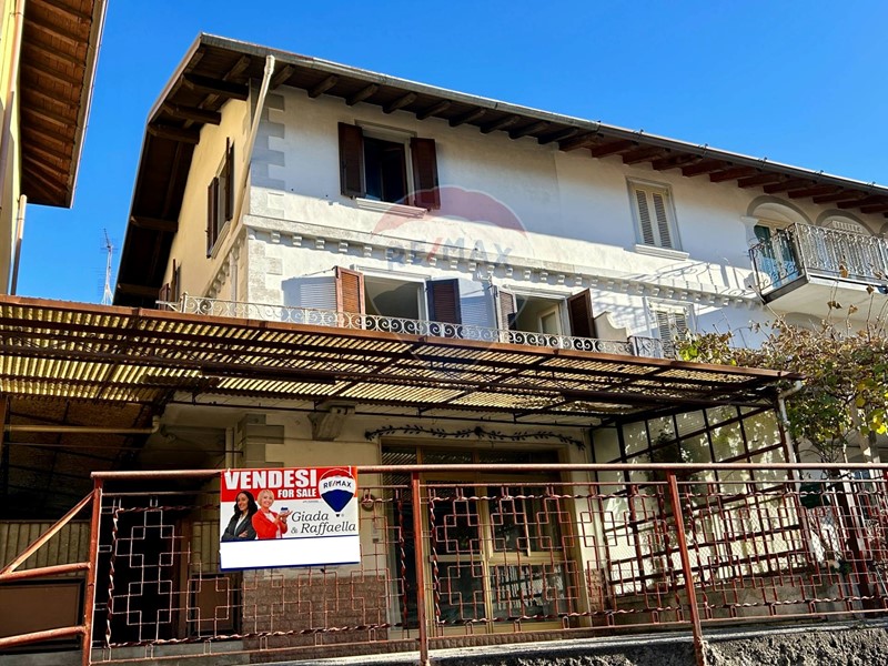 Casa Semi Indipendente in Vendita a Songavazzo, 59'000€, 180 m²