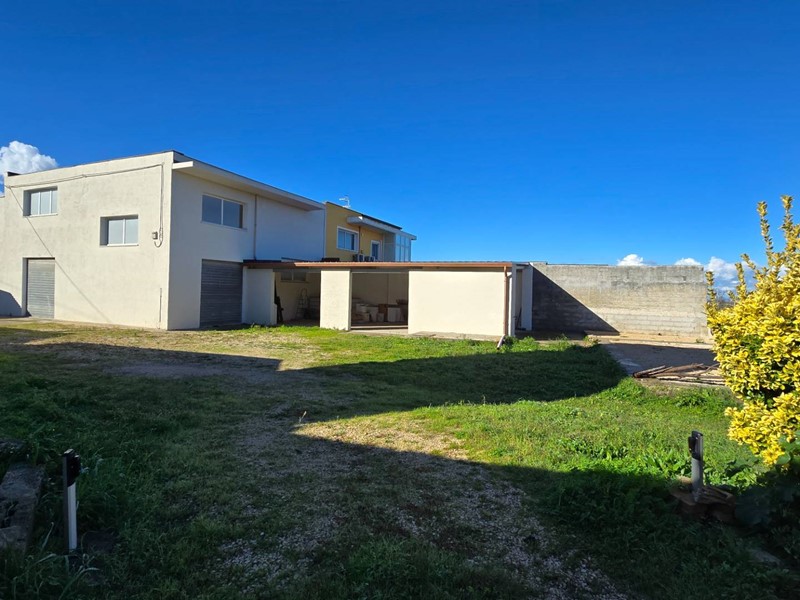Immobile commerciale in Affitto a Sassari, 1'600€, 130 m²