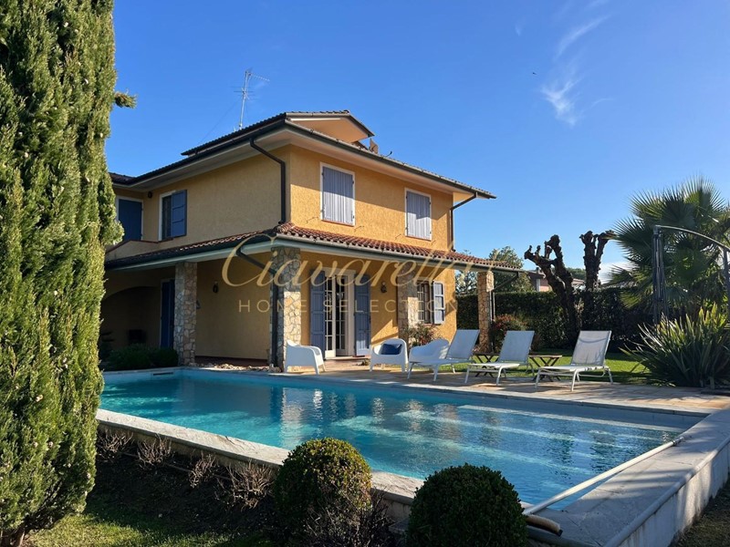 Villa in Affitto a Forte dei Marmi, 2'000€, 200 m², arredato, con Box