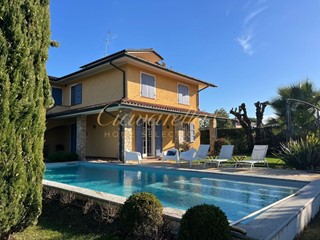 Villa in Affitto a Forte dei Marmi, 2'000€, 200 m², arredato, con Box