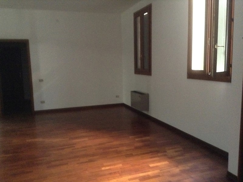 Ufficio in Affitto a Adria, 400€, 60 m²