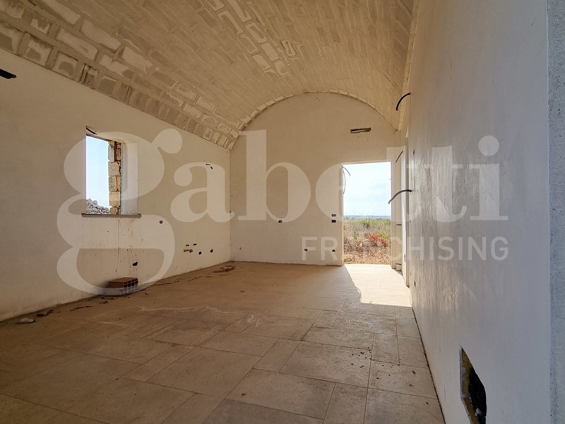 Casale in Vendita a Ugento, 390'000€, 300 m²