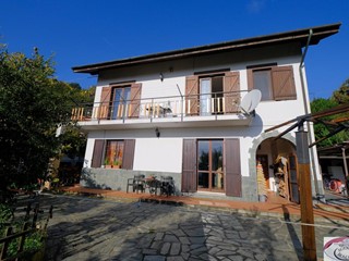 Casa Indipendente in Vendita a Stella, 420'000€, 221 m²