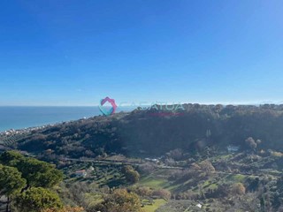 Appartamento in Vendita a Silvi, zona Silvi Paese, 99'000€, 98 m²