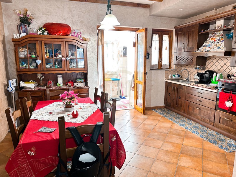 Trilocale in Vendita a Aci Catena, zona Loco, 108'000€, 85 m², con Box
