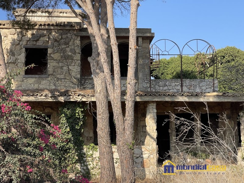 Villa in Vendita a Noto, 320'000€, 400 m²