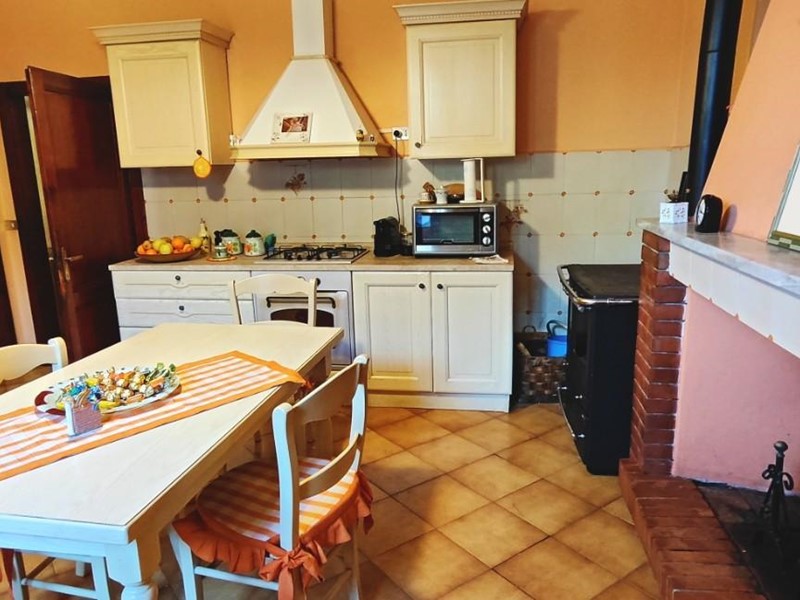 Casa Indipendente in Vendita a Santa Croce sull'Arno, zona Staffoli, 320'000€, 280 m², con Box