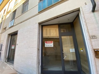 Negozio in Vendita a Pontedera, 59'000€, 96 m²