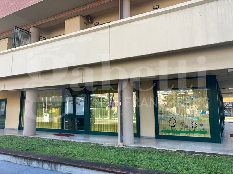 Negozio in Vendita a Bastia Umbra, 370'000€, 243 m²