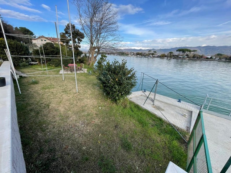 Casa Indipendente in Vendita a Ameglia, 540'000&euro;, 240 m², con Box