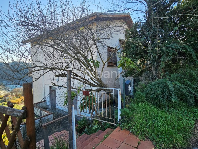 Quadrilocale in Vendita a Arcola, zona Pietralba, 150'000€, 81 m²