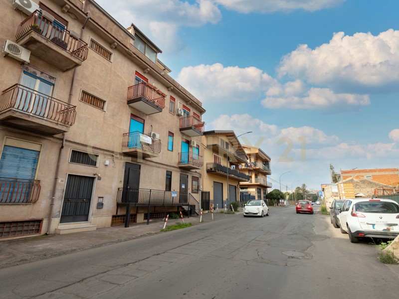 Quadrilocale in Vendita a Adrano, 99'000&euro;, 143 m², con Box