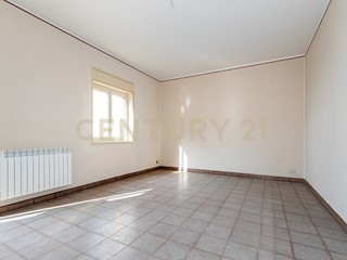 Quadrilocale in Vendita a Adrano, 99'000&euro;, 143 m², con Box