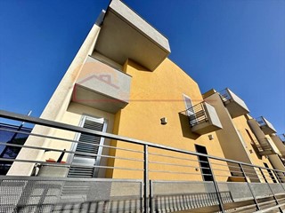 Trilocale in Vendita a Siracusa, zona Melilli, 85'000&euro;, 100 m², con Box