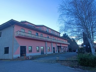 Attività commerciale in Vendita a Decollatura, 1500 m²
