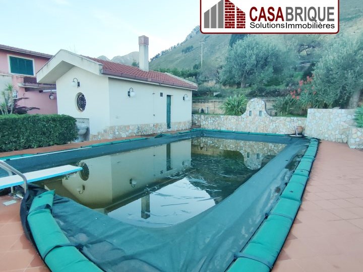 Villa in Affitto a Altavilla Milicia, 1'500€, 300 m²