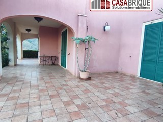 Villa in Affitto a Altavilla Milicia, 1'500€, 300 m²