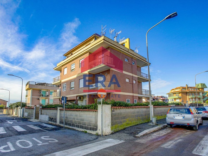 Trilocale in Vendita a Pomezia, zona Torvaianica, 99'000€, 67 m²