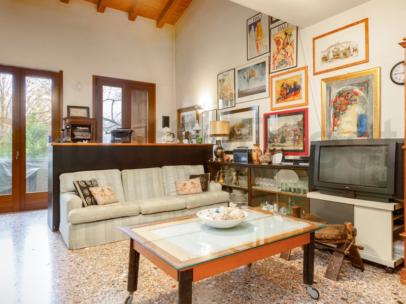 Villa in Vendita a Trieste, 695'000€, 580 m²