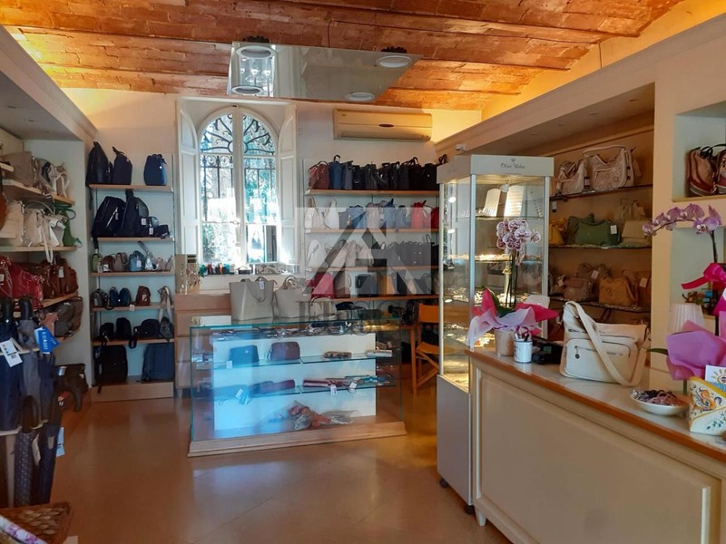 Capannone in Affitto a Lucca, zona Sant'Anna, 1'400€, 70 m²