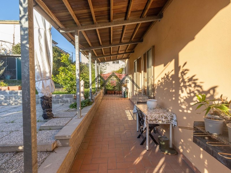 Casa Indipendente in Vendita a Pomarance, zona Montecerboli, 140'000€, 179 m², arredato, con Box