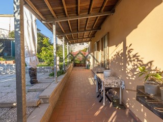 Casa Indipendente in Vendita a Pomarance, zona Montecerboli, 140'000€, 179 m², arredato, con Box