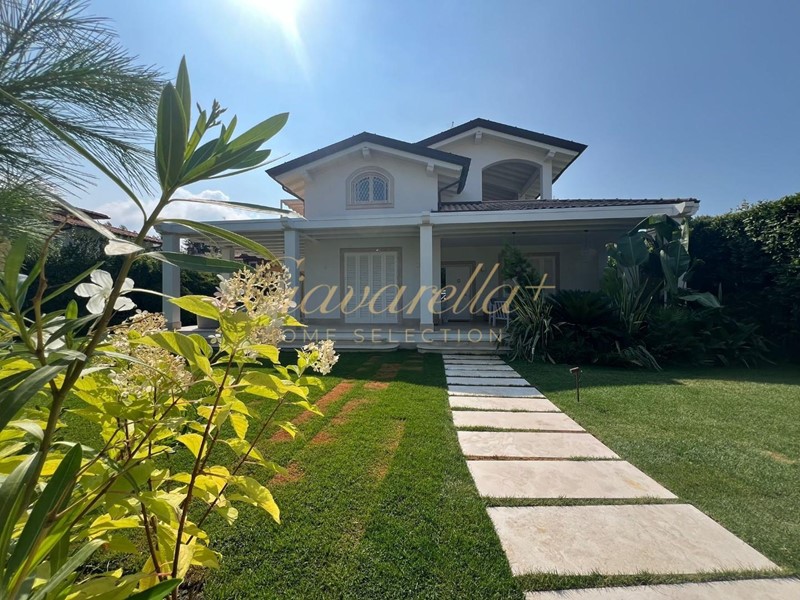 Villa in Affitto a Forte dei Marmi, 50'000€, 200 m², arredato