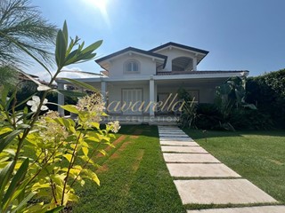 Villa in Affitto a Forte dei Marmi, 50'000€, 200 m², arredato