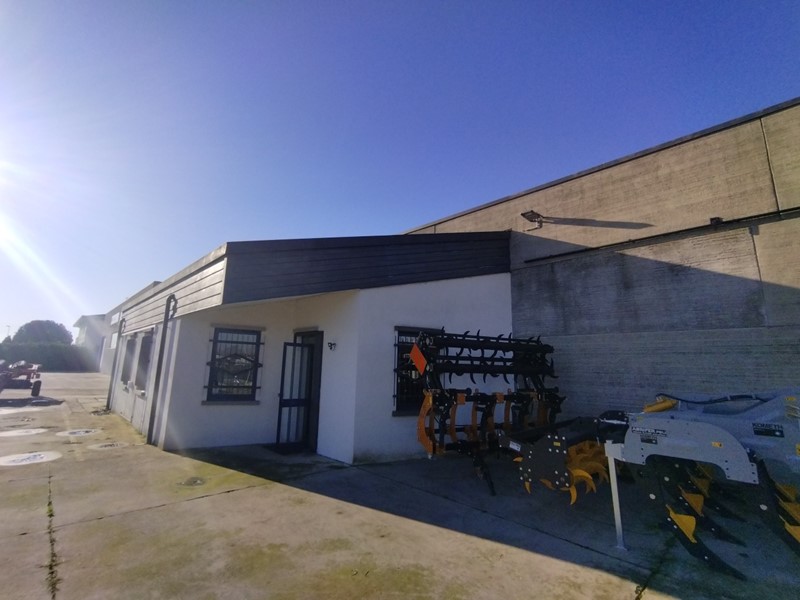 Capannone in Vendita a San Giovanni in Croce, 300'000&euro;, 950 m², arredato