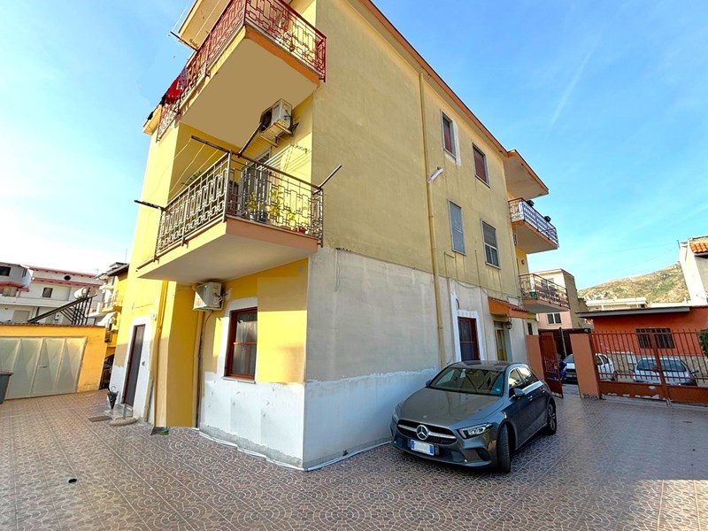 Quadrilocale in Vendita a Mondragone, zona isonzo, 95'000€, 110 m², con Box