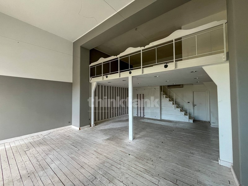 Negozio in Affitto a Siracusa, zona Gelone, 1'200€, 75 m²