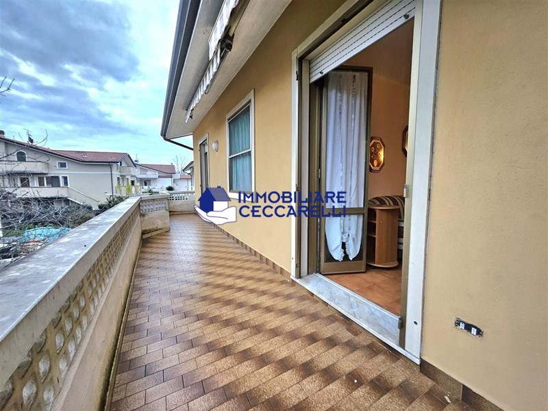 Quadrilocale in Vendita a Massa, zona Marina di Massa, 235'000€, 75 m², arredato, con Box