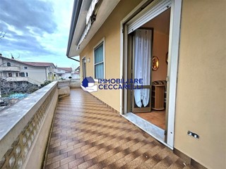 Quadrilocale in Vendita a Massa, zona Marina di Massa, 235'000€, 75 m², arredato, con Box