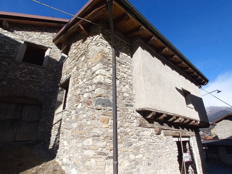 Casale in Vendita a Oulx, 110'000€, 250 m²