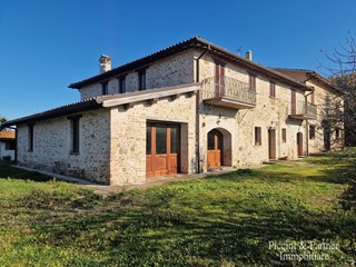 Casa Indipendente in Vendita a Castel Ritaldi, 1'490'000€, 800 m², arredato