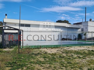 Capannone in Vendita a Martina Franca, 370'000€, 300 m²