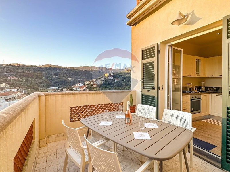 Appartamento in Vendita a Diano San Pietro, 279'000€, 108 m²