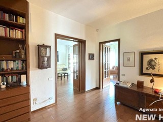 Villa in Vendita a Pisa, 820'000€, 340 m², con Box