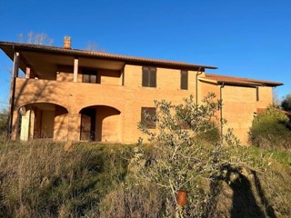 Casa Indipendente in Vendita a Siena, 1'300'000€, 500 m²