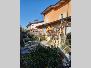 Villa bifamiliare in Vendita a Montignoso, 1'200'000&euro;, 600 m², arredato