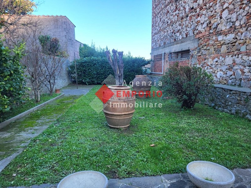 Casa Indipendente in Vendita a Buti, 230'000€, 320 m², con Box