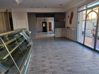 Immobile commerciale in Vendita a Ponsacco, zona Le Melorie, 156'000€, 150 m²