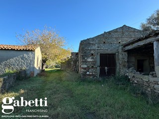 Casale in Vendita a Patti, 125'000€, 500 m²