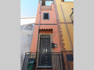 Casa Indipendente in Vendita a Adrano, 38'000&euro;, 80 m²