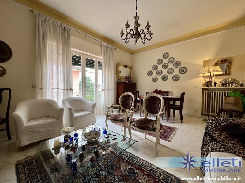 Quadrilocale in Vendita a Massa, zona Ronchi, 320'000€, 105 m², arredato