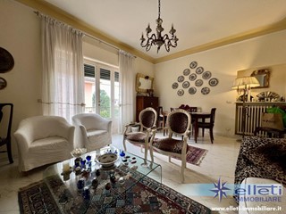 Quadrilocale in Vendita a Massa, zona Ronchi, 320'000€, 105 m², arredato