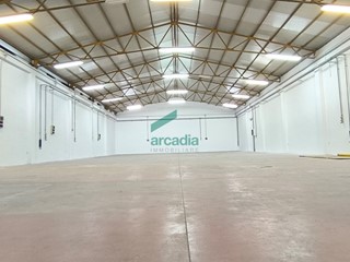 Capannone in Affitto a Triggiano, zona Triggiano, 3'000€, 450 m²