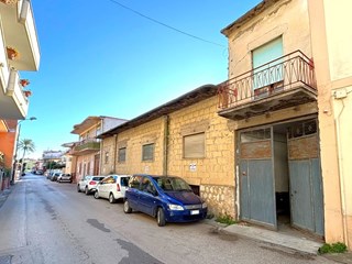 Casa Indipendente in Vendita a Mondragone, zona VIA COSENZA 6, 150'000€, 155 m²